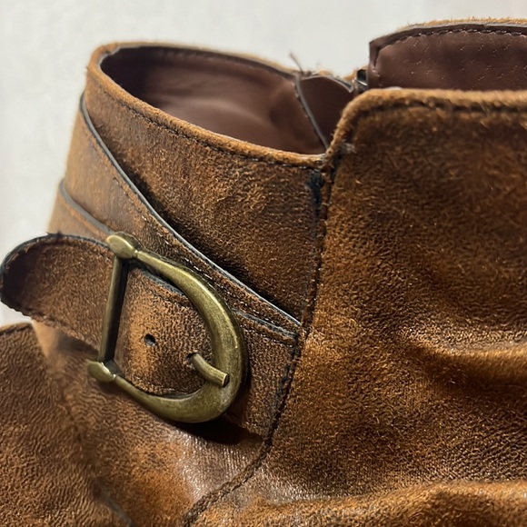 me Too Women’s Ankle Boots with Heel, Size 8, Cute design, Excellent Condition!! - Picture 4 of 4